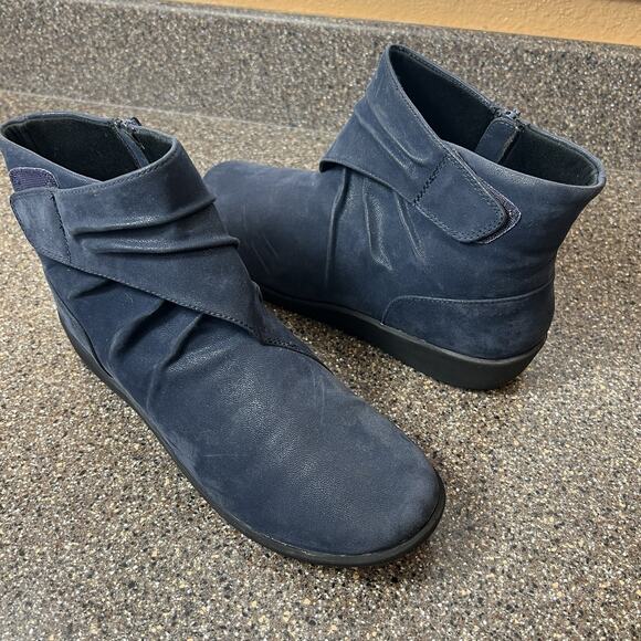 Clarks Cloudsteppers Ankle Bootie Womens Sz 10M Blue Faux Leather Comfort Casual - Picture 1 of 11